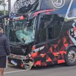 Motociclista morre após colisão com ônibus da banda Noso Balanço na BR-287