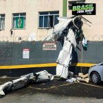 Duas pessoas morrem após avião de pequeno porte atingir prédio em Belo Horizonte